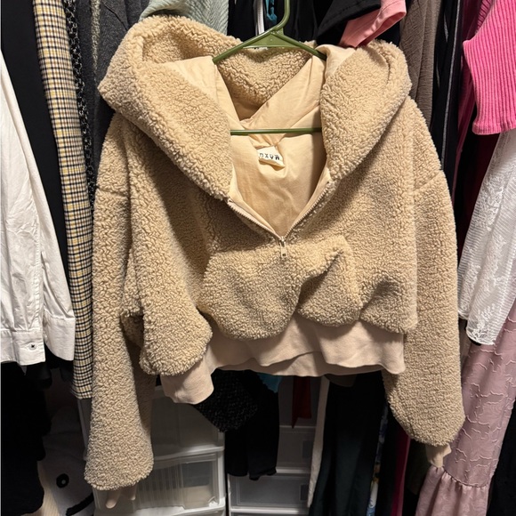 ROAM FUZZY PULLOVER NUDE
FAUX SHEARLING - Picture 6 of 7